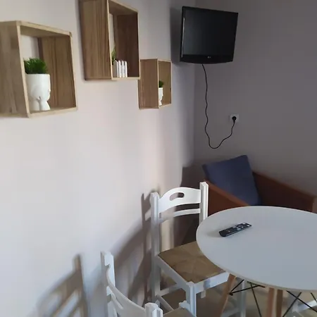 Apartment Petros *